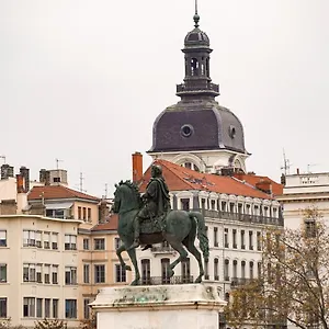 Dify Petit - Place Bellecour Lyon